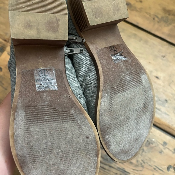 Canvas peep toe shoes. - Picture 2 of 3